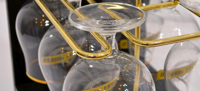 Negra Modelo Glass bar Rack